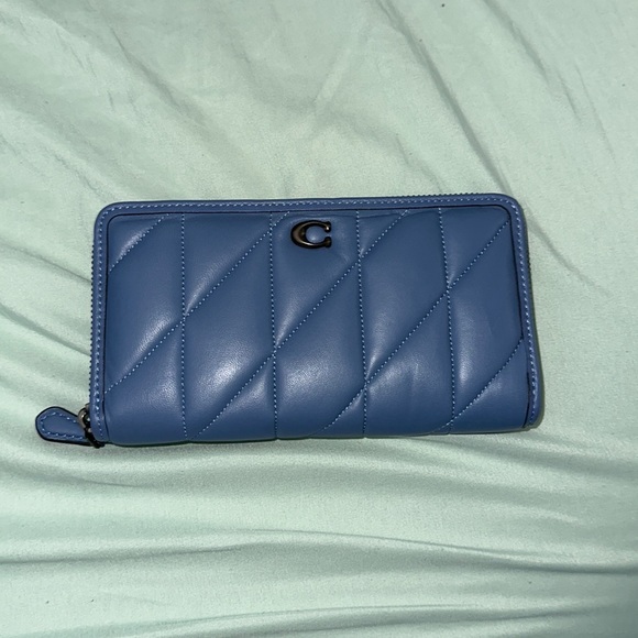 Coach Handbags - Coach Accordion Zip Wallet With Pillow Quilting